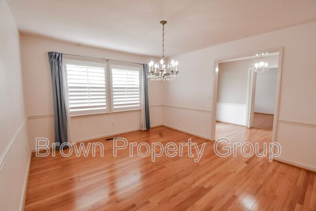 Building Photo - 2417 Dartmouth Dr