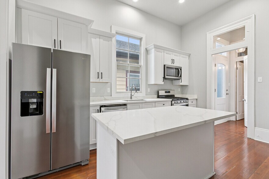 Building Photo - 3429 Baronne St