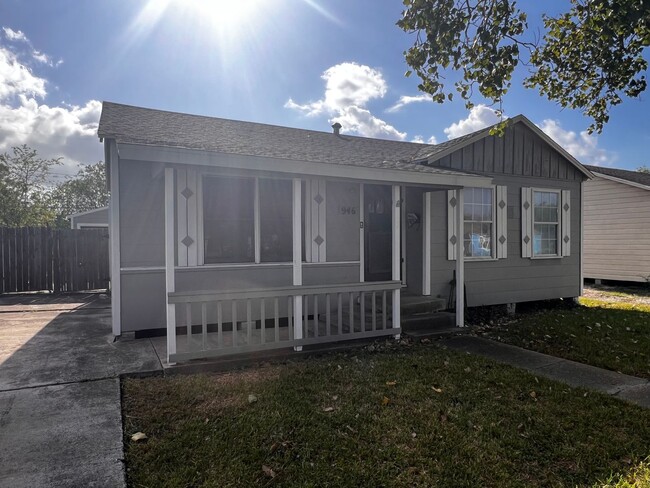 Building Photo - Nice 3-1-1 home located just off Airline a...