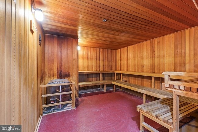 Building Photo - 27 Booth St