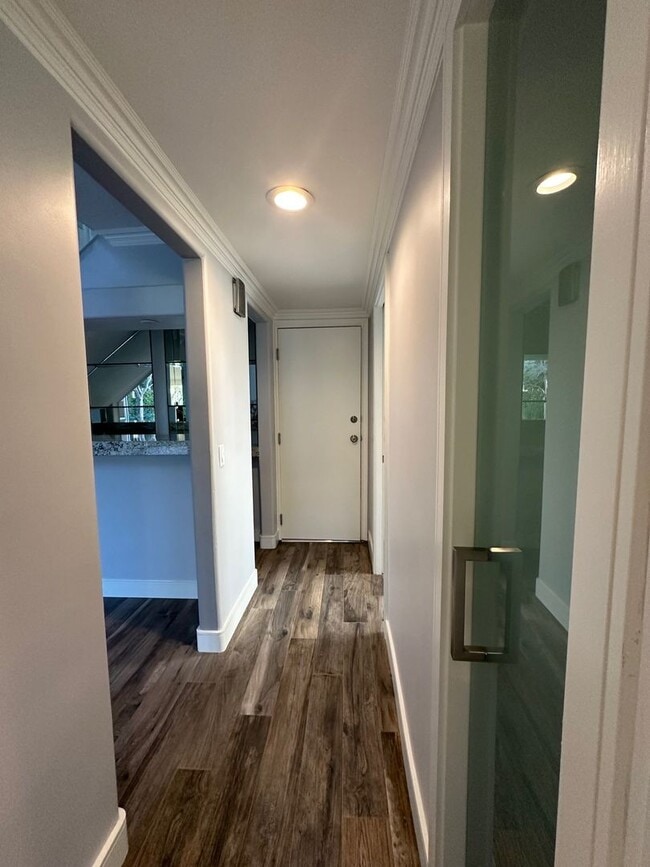 Building Photo - Stunning 4+3 pool home in Agoura Hills -Co...