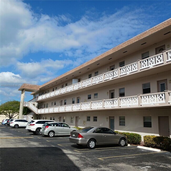 Building Photo - 5181 W Oakland Park Blvd