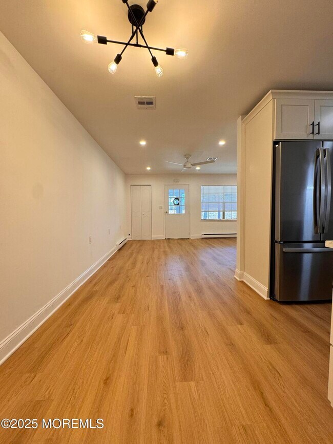 Building Photo - 878 Balmoral Ct