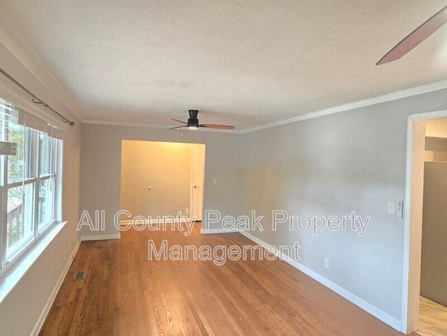 Building Photo - 3934 Kensington Dr