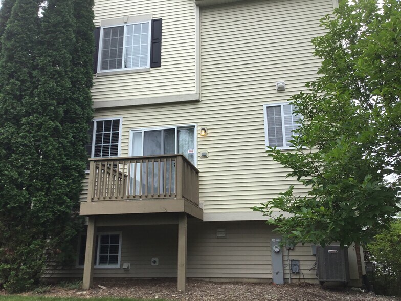 Building Photo - 312 Evergreen Cir