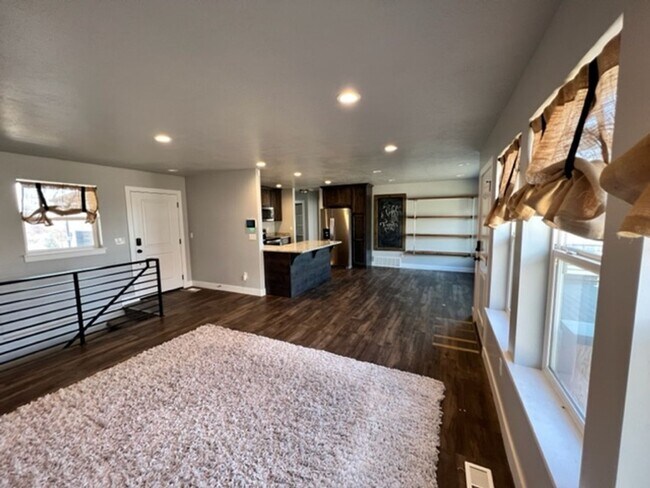 Building Photo - STUNNING 7-BEDROOM HOME IN PLEASANT GROVE