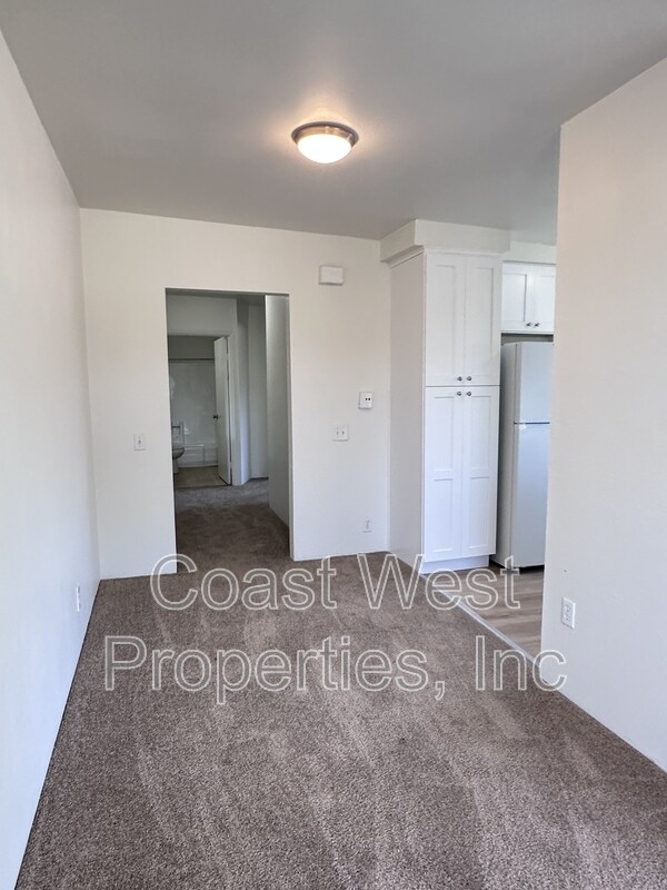Building Photo - 4377 W Point Loma Blvd