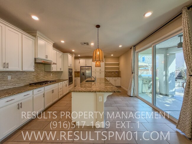 Building Photo - Must See! Lovely Former Model Smart Home 4 Bed 3 Bath
