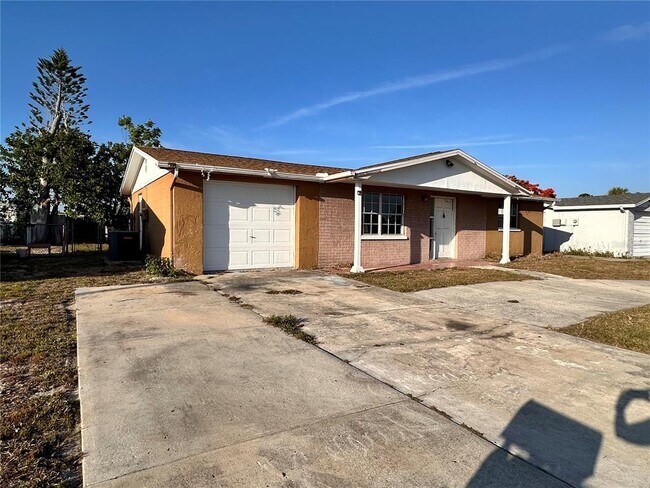 Building Photo - 3215 Bright Dr