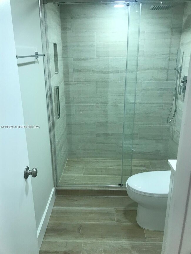 Building Photo - 358 Mansfield I