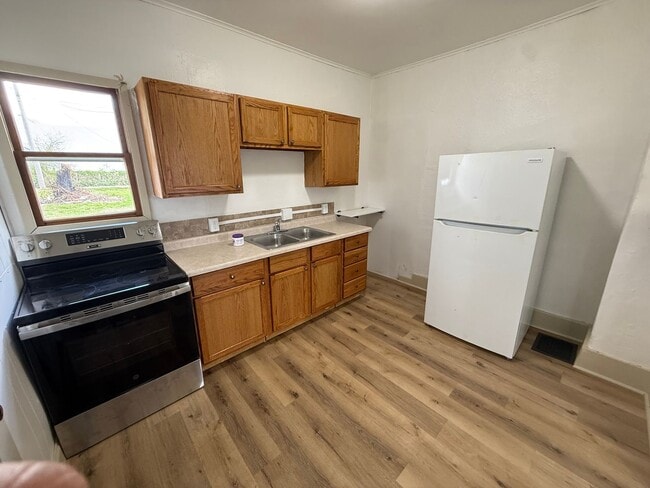 Building Photo - Cute and clean 1 Bedroom house in Marshalltown