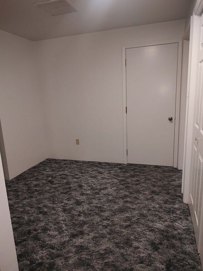 Building Photo - 1439 Terrace Dr