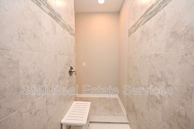 Building Photo - 5507 Freesia Dr
