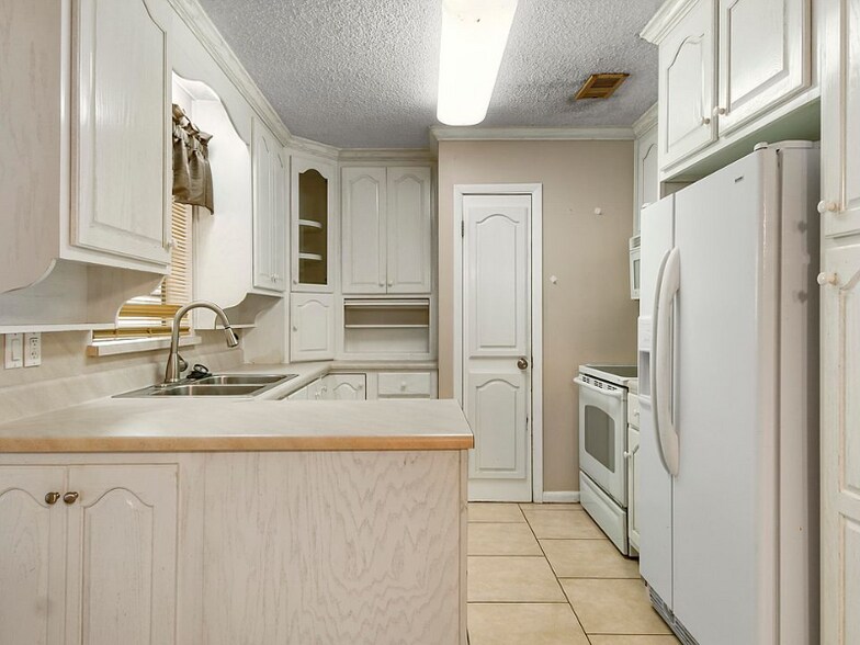 Building Photo - 106 Moody Dr