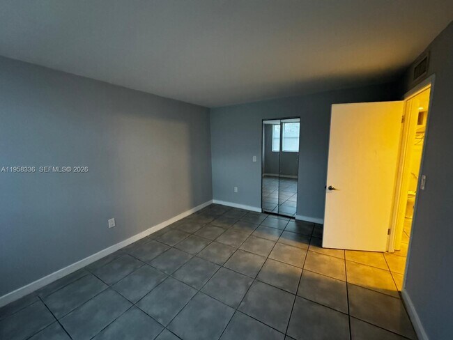 Building Photo - 650 NE 64th St