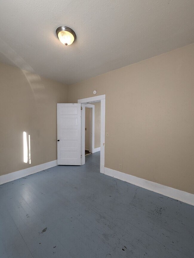 Building Photo - $1,000 Grocery Store Gift Card! 4 Bedroom,...