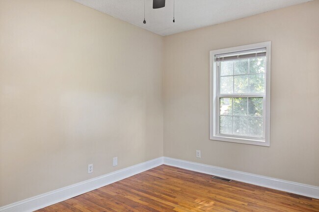 Building Photo - 308 Gill St