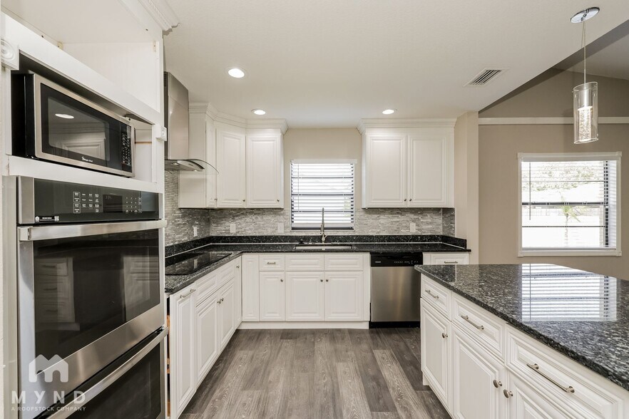 Building Photo - 6529 Seafairer Dr