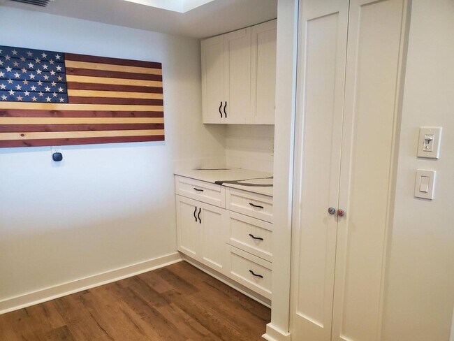 Building Photo - 2425 Presidential Way