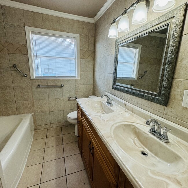 Building Photo - 5569 Sonnier Ln