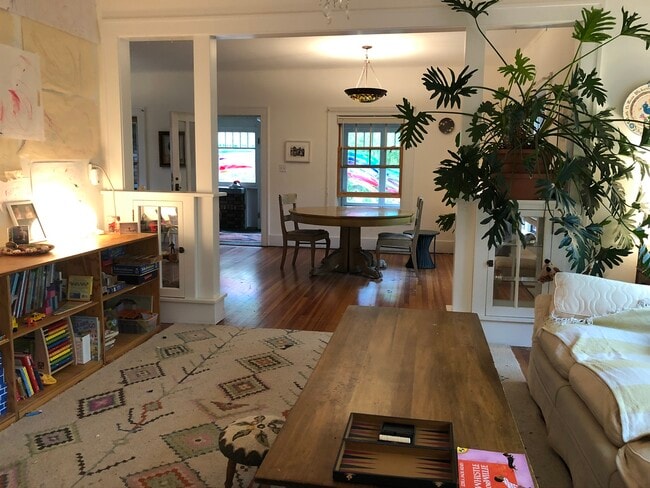 Building Photo - 1209 W Mountain Ave