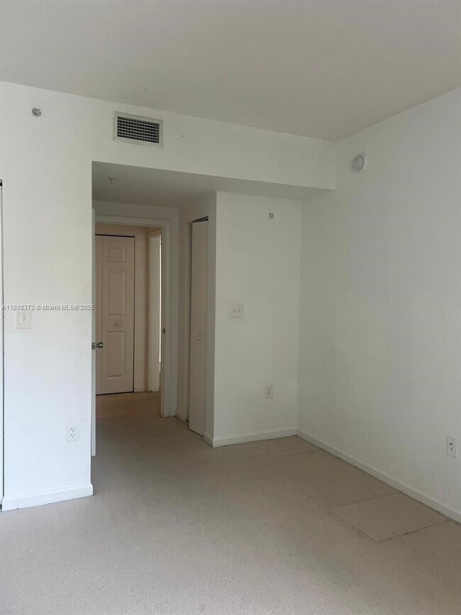 Building Photo - 2775 NE 187th St