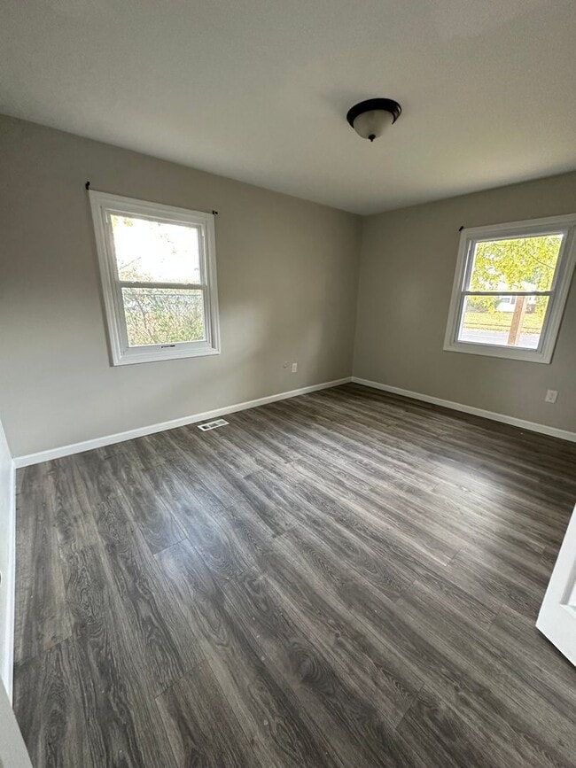 Building Photo - 3 Bed 2 bath Kensignton Rancher