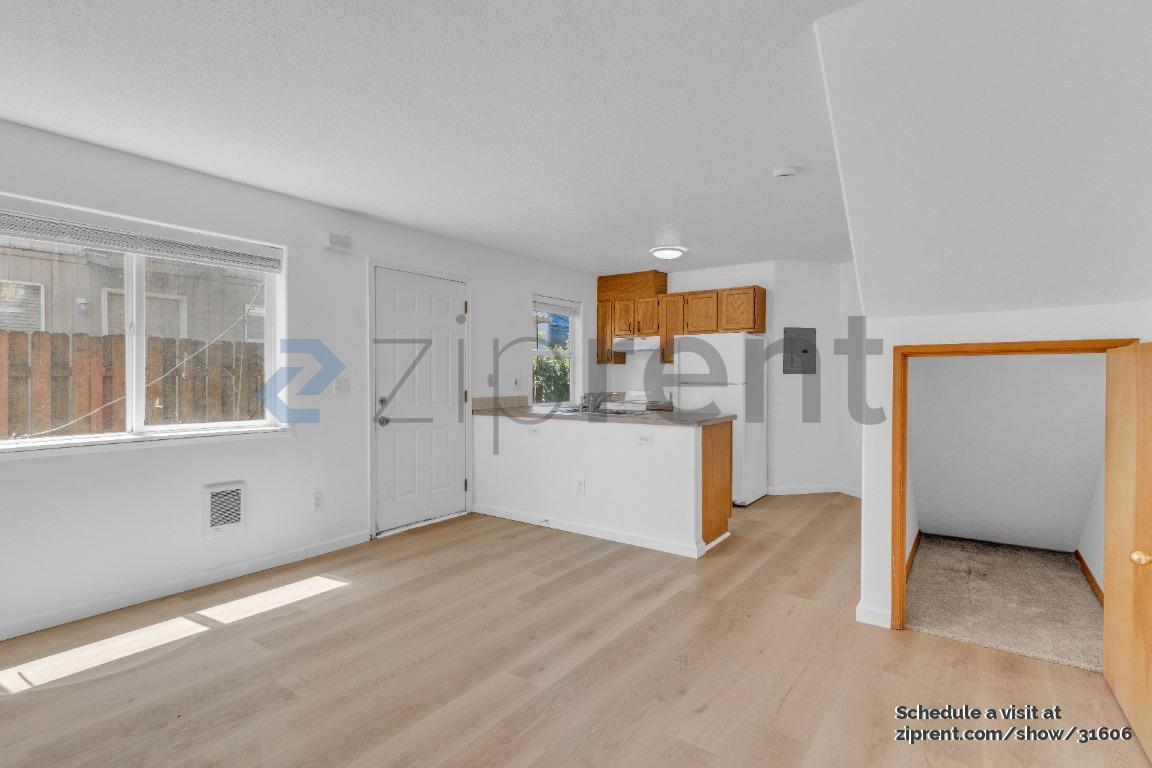 Building Photo - 1526 NE 68th Ave