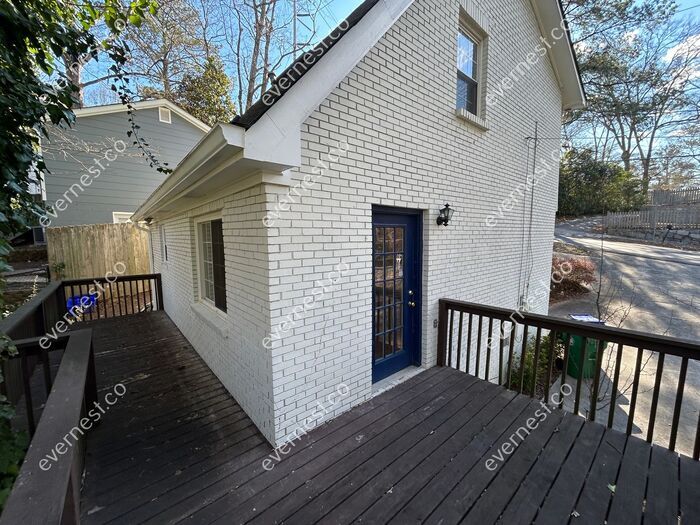 Building Photo - 2771 Skyland Dr NE