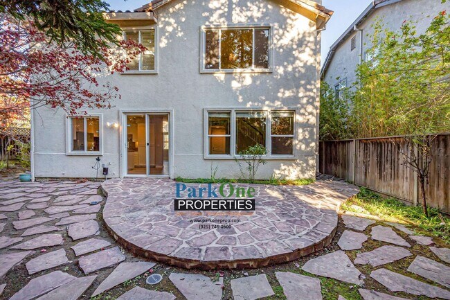 Building Photo - Nicely Updated 3/3 In San Ramon!