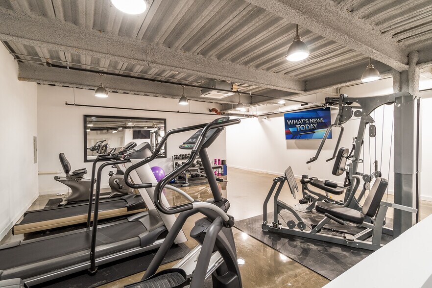 Building Photo - 6122 HUDSON Ave