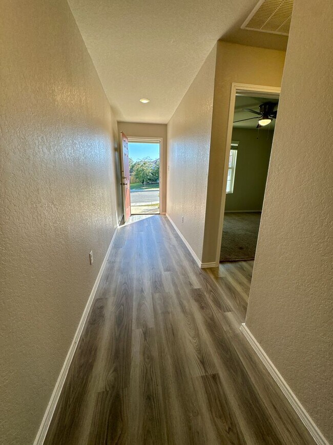 Building Photo - Bulverde Area - Hidden Trails Subdivision 3 beds 2 bath Home for Rent