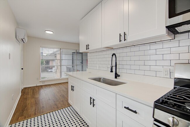 Building Photo - 1915 McDuffie St