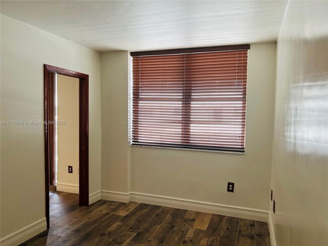 Building Photo - 5825 Collins Ave