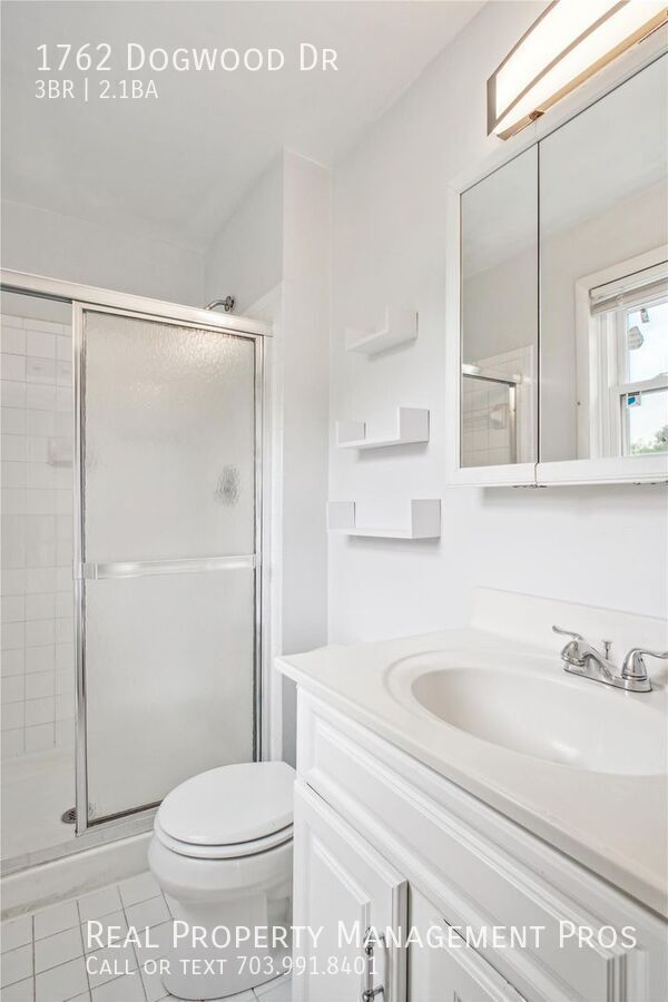 Building Photo - 1762 Dogwood Dr