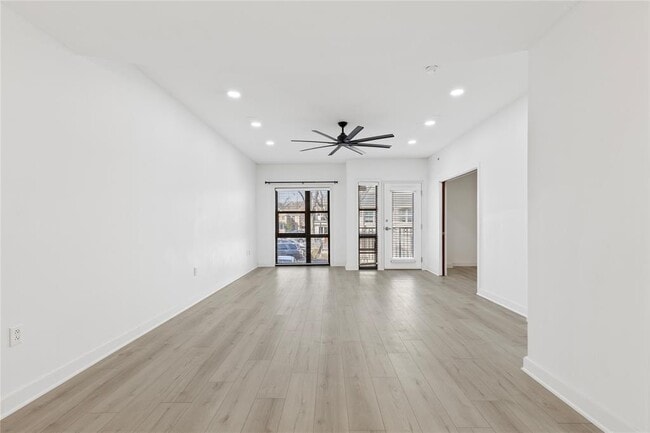 Building Photo - 1812 West Ave