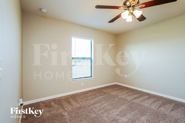 Building Photo - 716 Evening Shade Ln