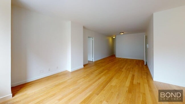 Building Photo - 247 W 87th St