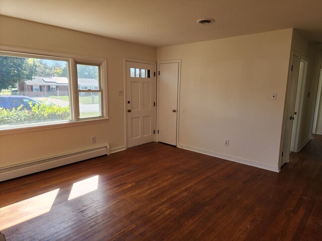 Building Photo - **4706 Glenspring Road, Henrico, VA – Move-In Ready Brick Rancher!**