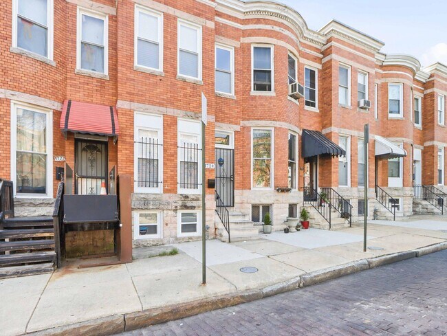 Building Photo - 1724 N Payson St