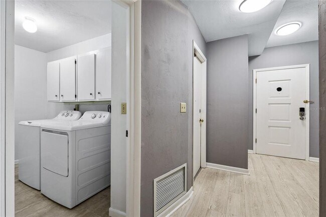 Building Photo - 1716 SW 77th Terrace