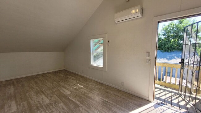 Building Photo - 368 E Dean Ave