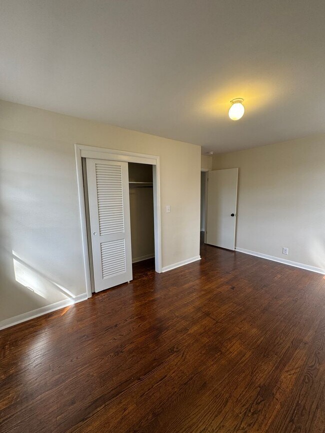 Building Photo - 1036 Seymour Ave