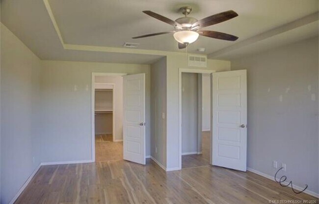 Building Photo - Welcome to this cozy home!