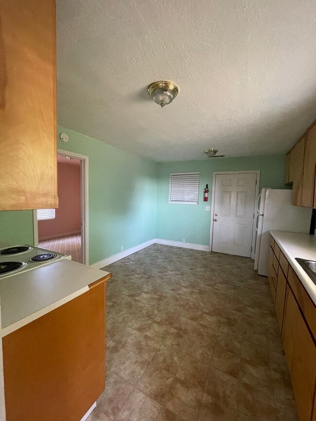 Building Photo - For Rent: Charming 2 Bedroom, 1 Bath Home ...