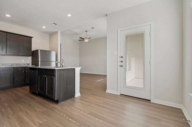 Building Photo - 417 Mustang Trot Dr
