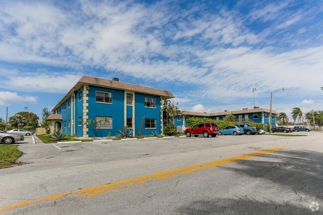 Primary Photo - Twin Manor Apartments