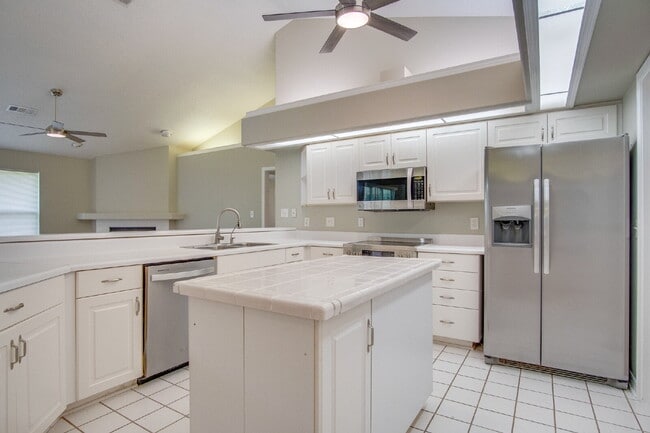 Building Photo - Spacious 4-Bedroom Cantonment Home with Sc...