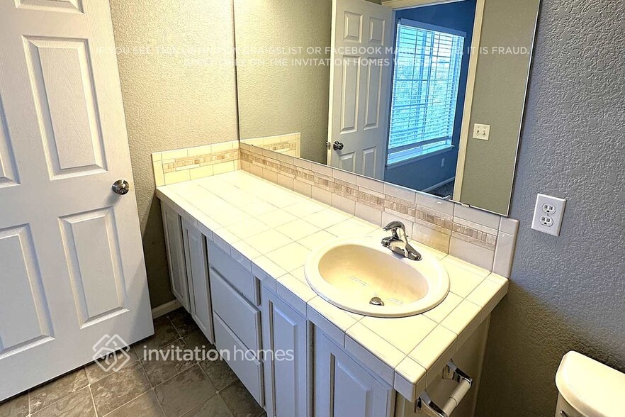 Building Photo - 4820 Flanders Way