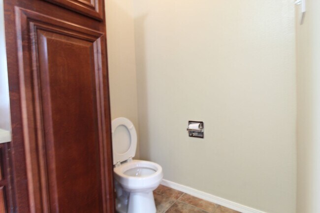 Building Photo - designed for comfort : 3 Bedroom 2 Bath